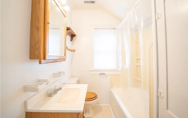 Building Photo - 935 Somerset Dr