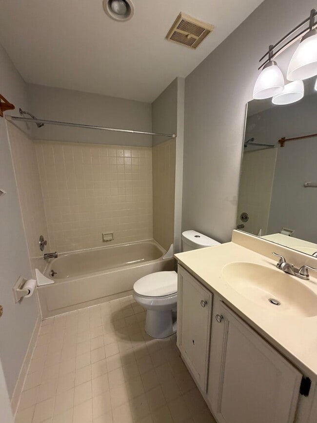 Building Photo - 3BR - WOODED VIEWS • FINISHED BASEMENT • BONUS LOFT • TE SCHOOL DISTRICT