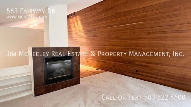 Building Photo - 563 Fairway Dr