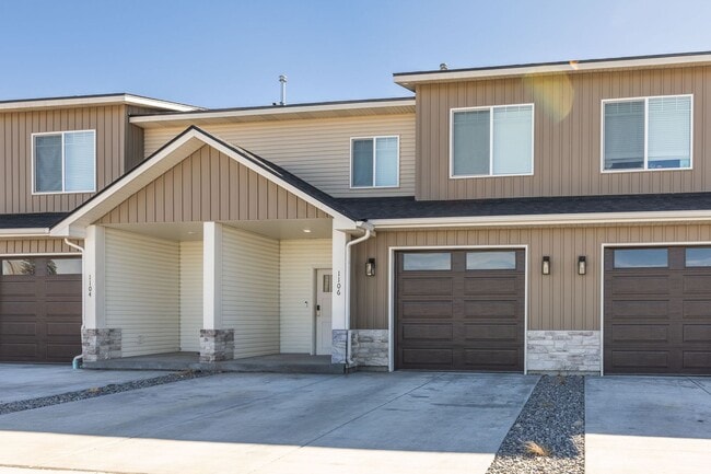 Building Photo - MODERN 3 BED 2.5 BATH TOWNHOME IN SAINT ANTHONY