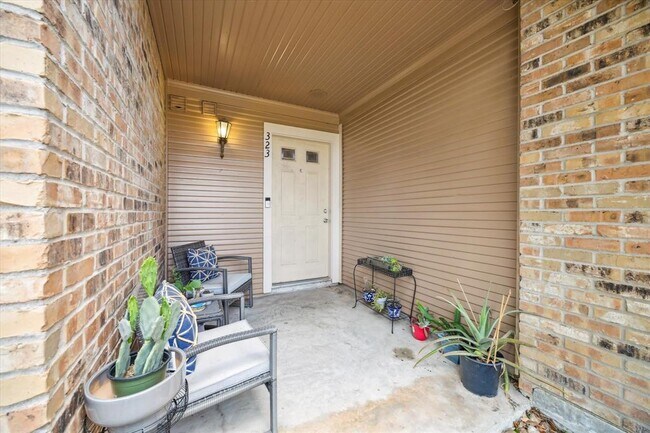 Building Photo - 1311 Antoine Dr
