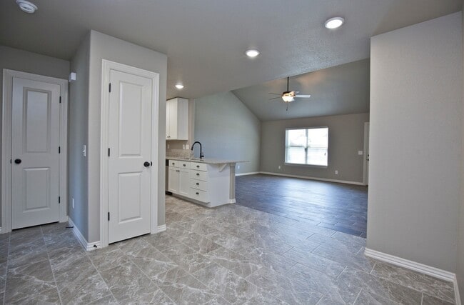 Building Photo - ***240-B Commercial***