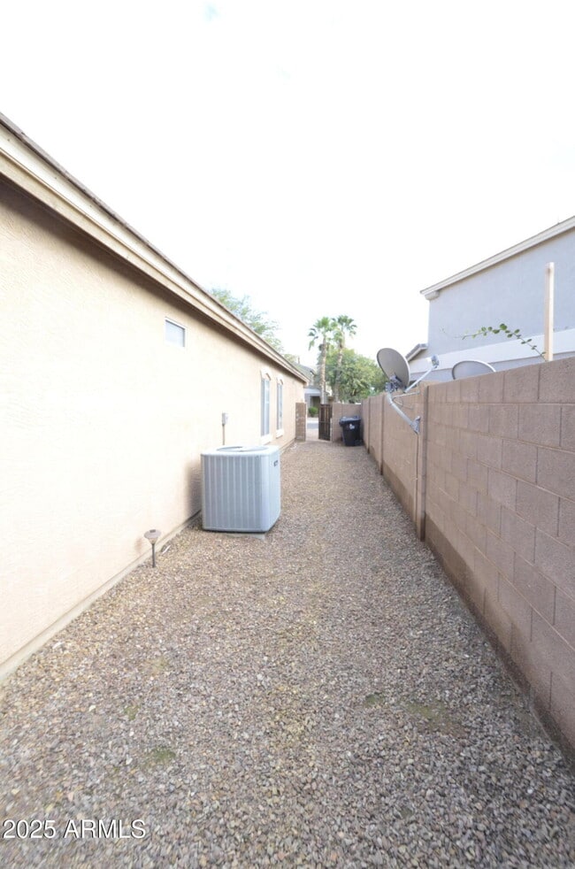 Building Photo - 4564 S Marble St