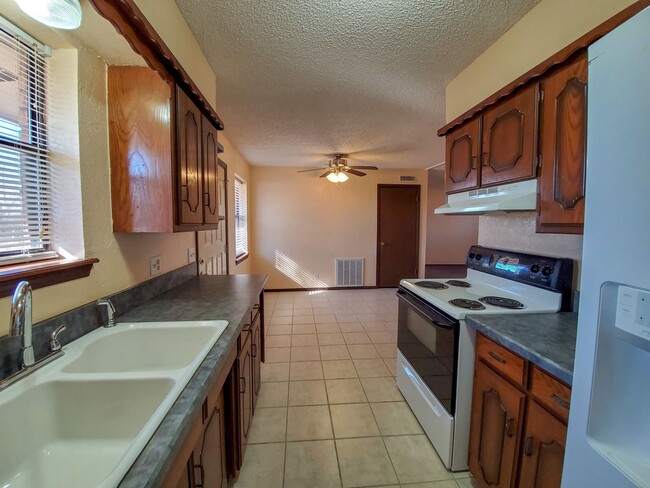 Building Photo - 3 Bed brick home in Tecumseh