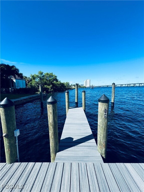 Building Photo - 2711 First St