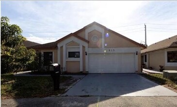 Building Photo - 915 Buttonwood Ave