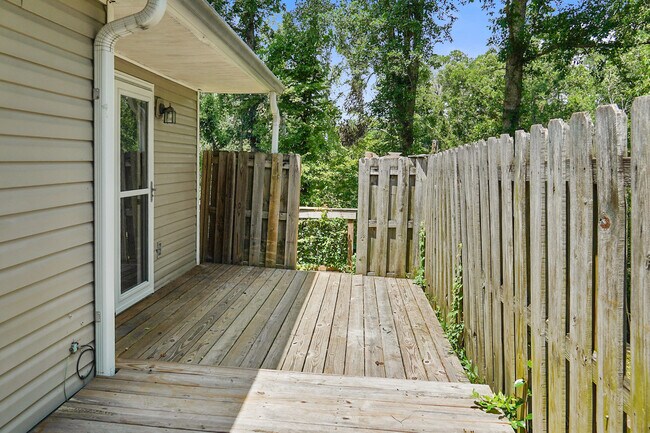 Building Photo - 2032 Buckhaven Way