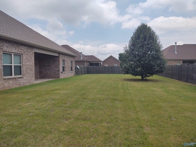 Building Photo - 105 Twin Springs Dr