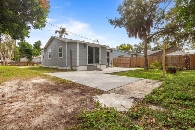 Building Photo - 1815-1812 12th St S