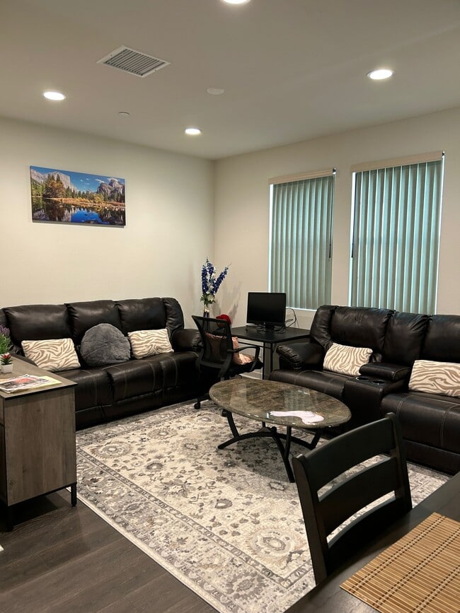 Building Photo - 344 Millstream Ct