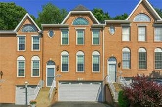 Building Photo - 3024 Estate Dr