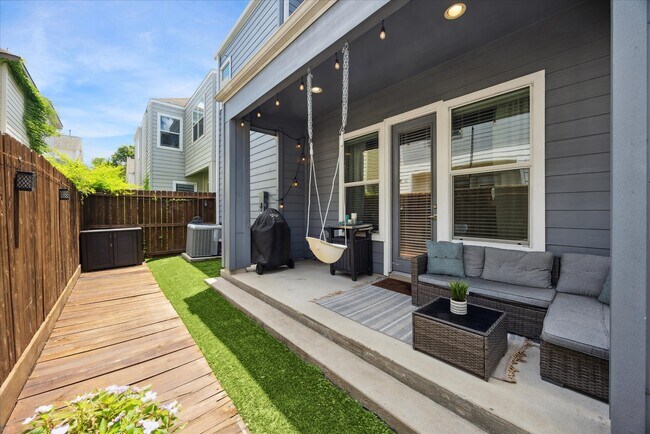 Building Photo - 8806 Hollister Pine Ct