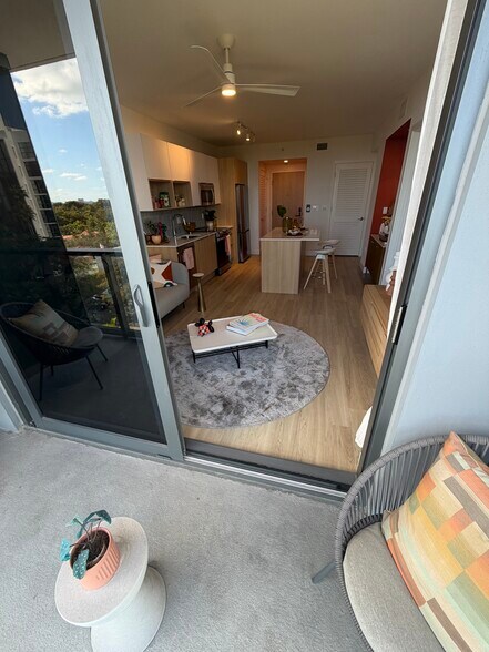 Building Photo - 342 NE 35th St