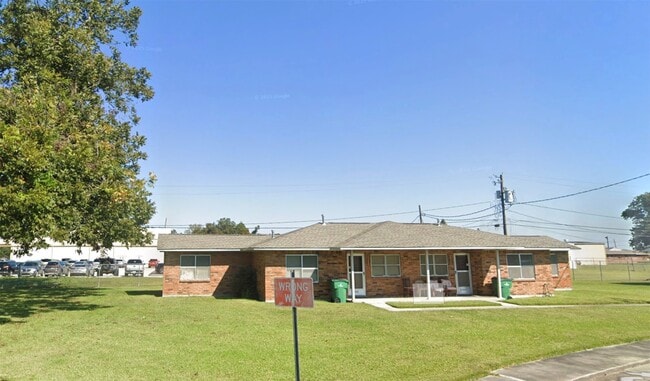 Building Photo - 33095 Bowie St