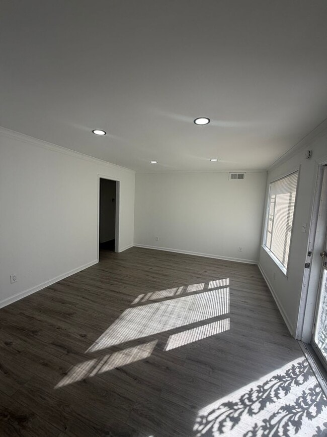 Building Photo - 1956 Edward Ave