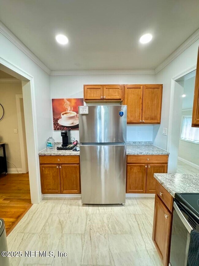 Building Photo - 1631 Thacker Ave