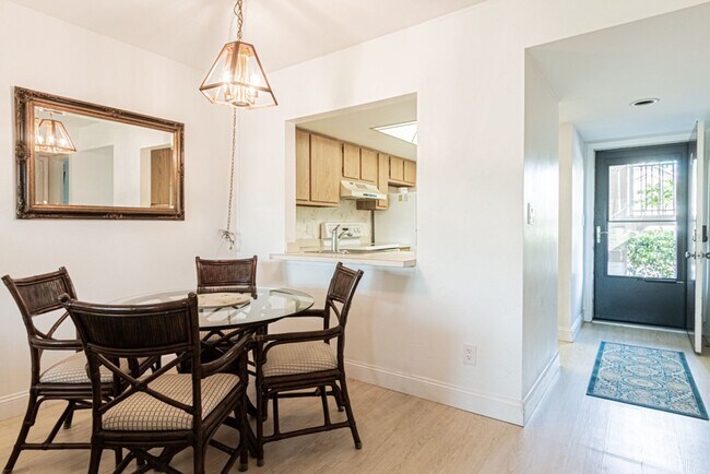 Building Photo - AVAILABLE NOW! Furnished Ground-Floor End Unit | Lake & Pool Views | Minutes to Marco Island & Do...