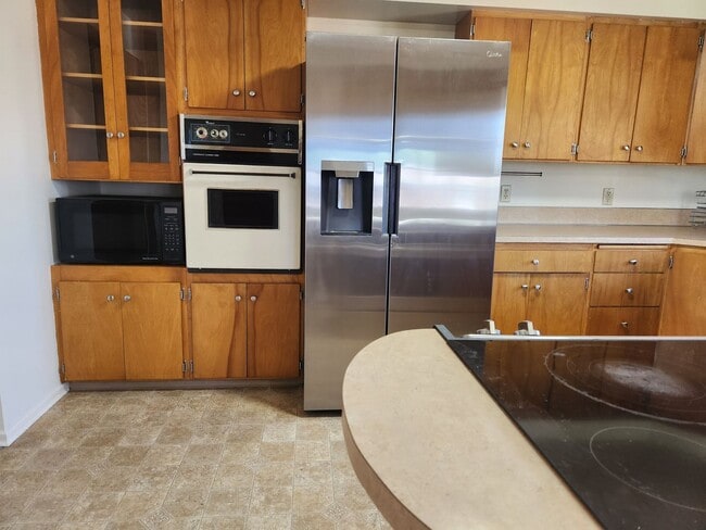 Building Photo - West Valley 3 bedroom country home with 3 bay shop