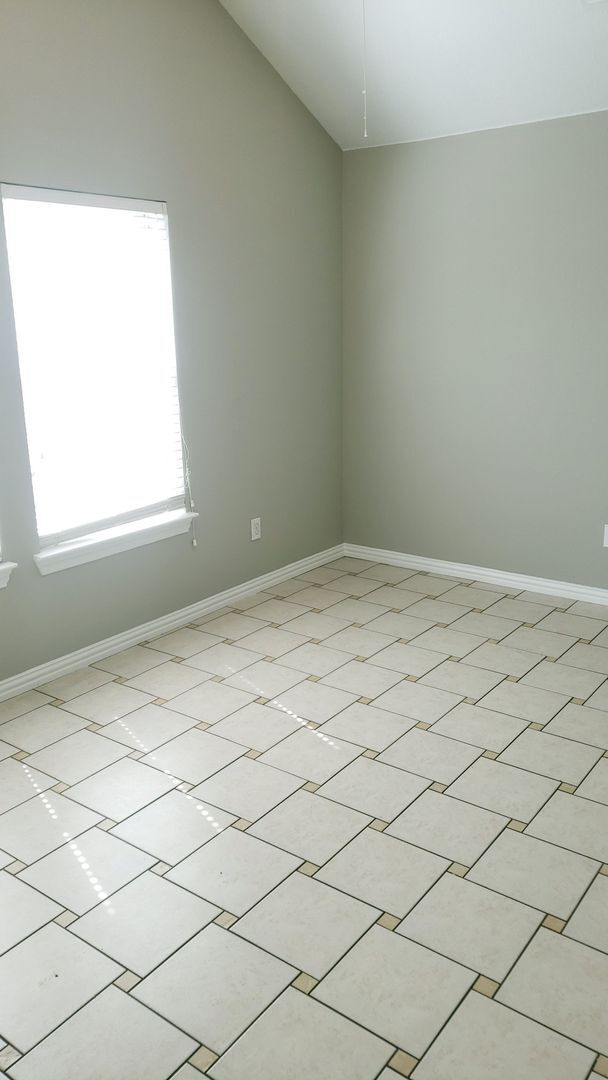 Building Photo - Great size Duplex for rent in Arlington!