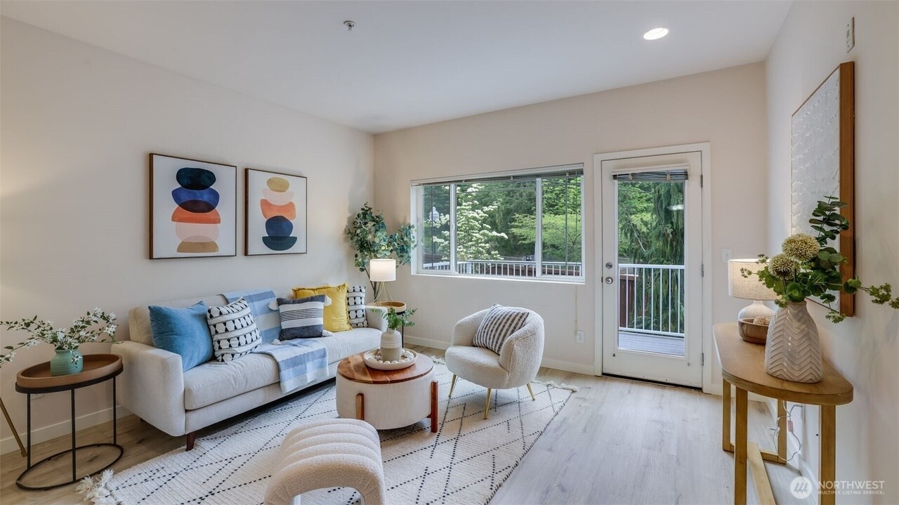 Building Photo - 15720 Manor Way