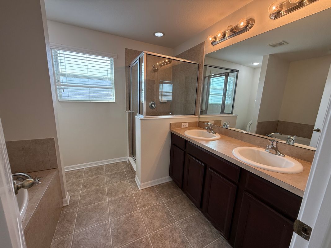 Building Photo - 1105 Windton Oak Dr