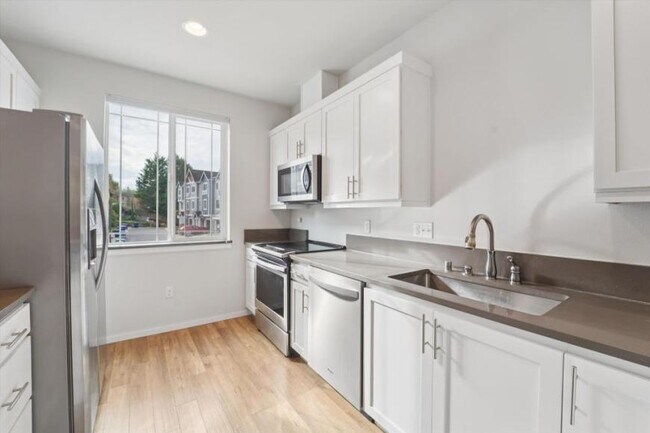 Building Photo - 2 bedroom in Mountlake Terrace WA 98043
