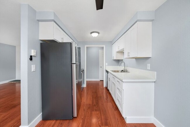 Building Photo - 2 bedroom available soon ! Apply Now!!