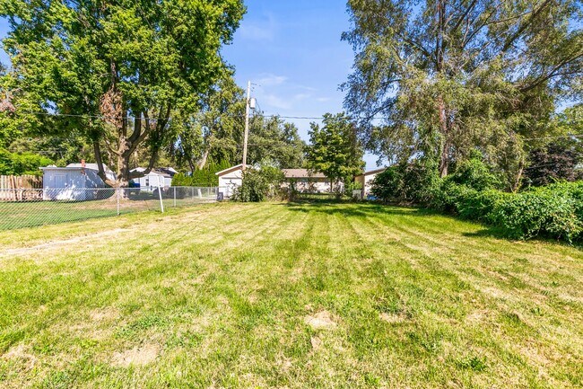 Building Photo - Charming 3Bedroom/2Bath