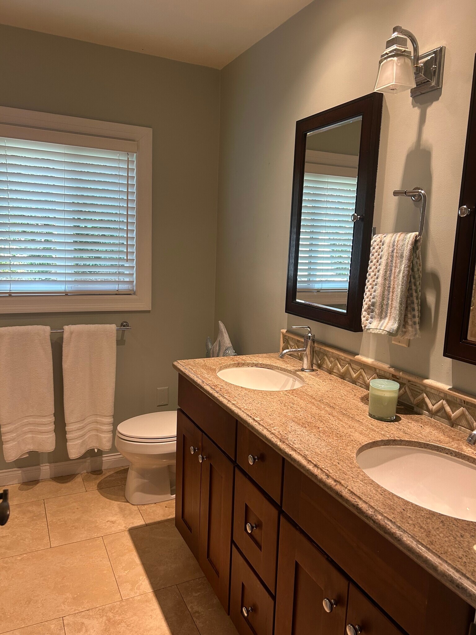 Bathroom double sinks and double vanities - 27078 Sunnyridge Rd