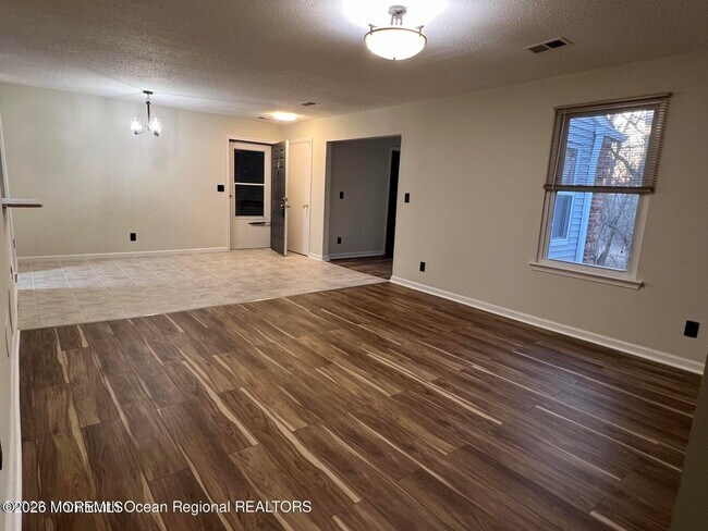 Building Photo - 12-7 Phoenix Ct