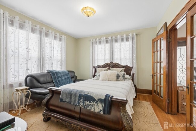 Building Photo - 415 Main St