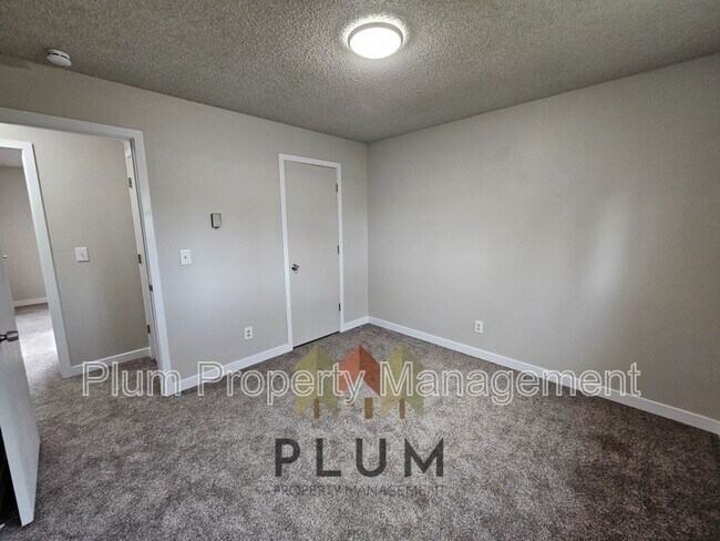 Building Photo - 809 Bulwer St