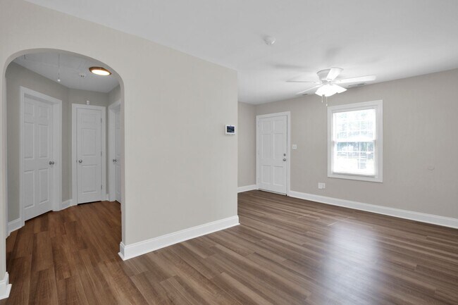 Building Photo - 2 Bedroom 1 Bath In Fayetteville- Small Do...