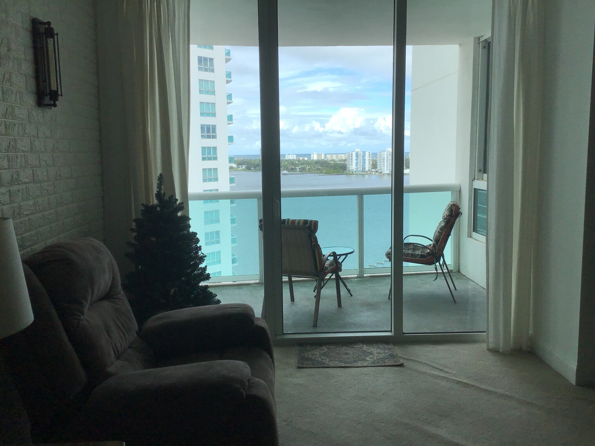 Building Photo - 231 Riverside Dr