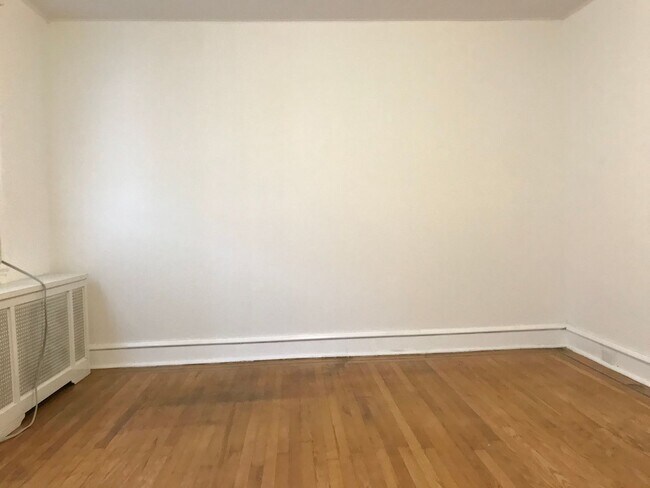 Building Photo - Gorgeous 3-Bedroom Townhome in Lawncrest! Available NOW!