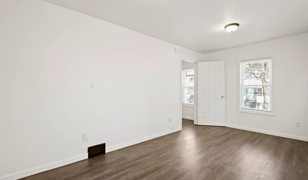 Building Photo - 17 Wilmot St