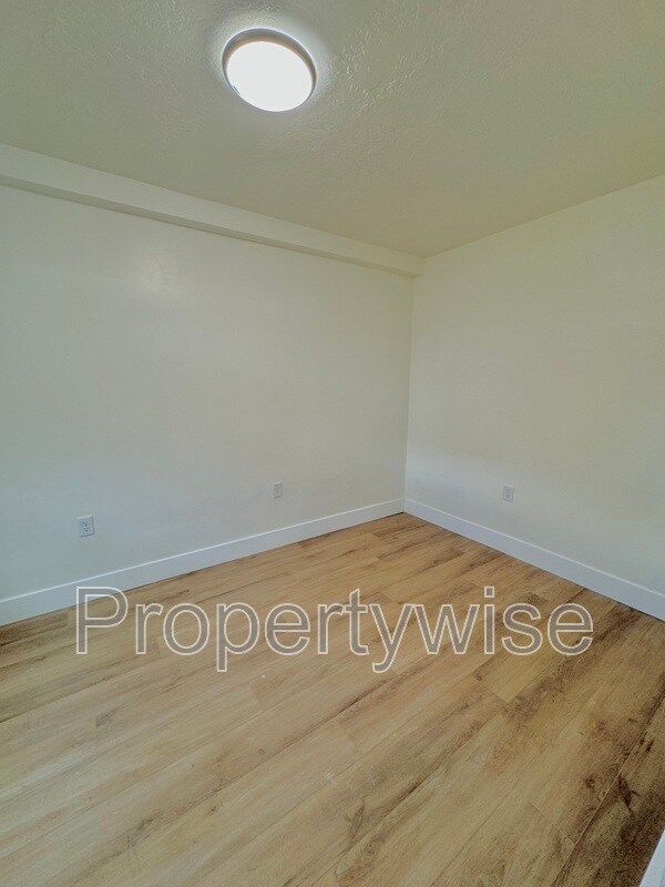 Building Photo - 420 20th St