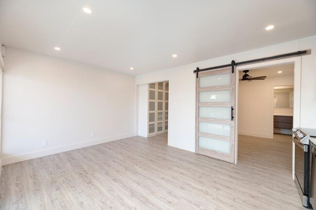 Building Photo - 1214 Barton Hills Dr
