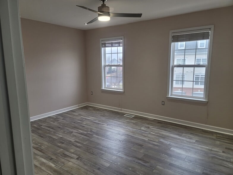 Building Photo - 6831 Hampton Bay Ln