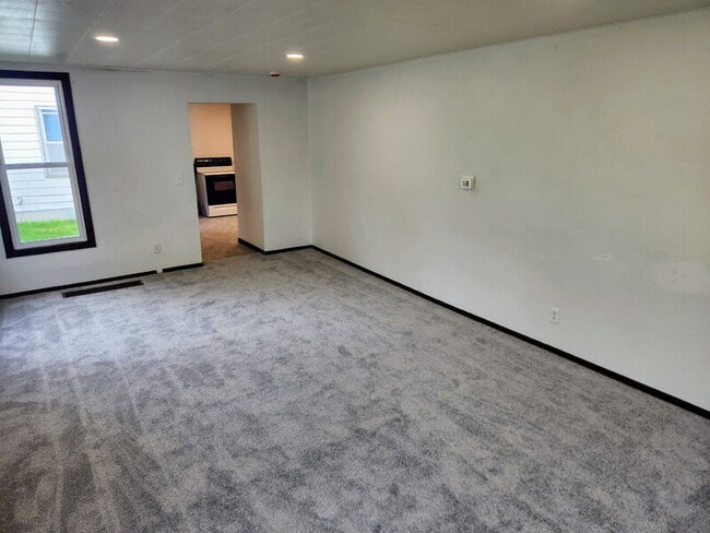 Building Photo - 1621 Willis Ave