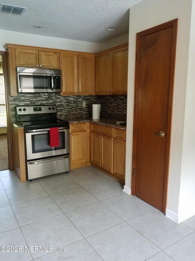 Building Photo - 2384 Stonebridge Dr
