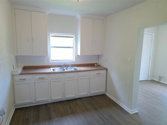 Building Photo - 2204 State Hwy 3