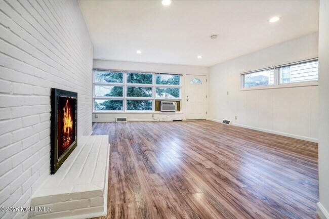 Building Photo - 59 Lakewood Rd