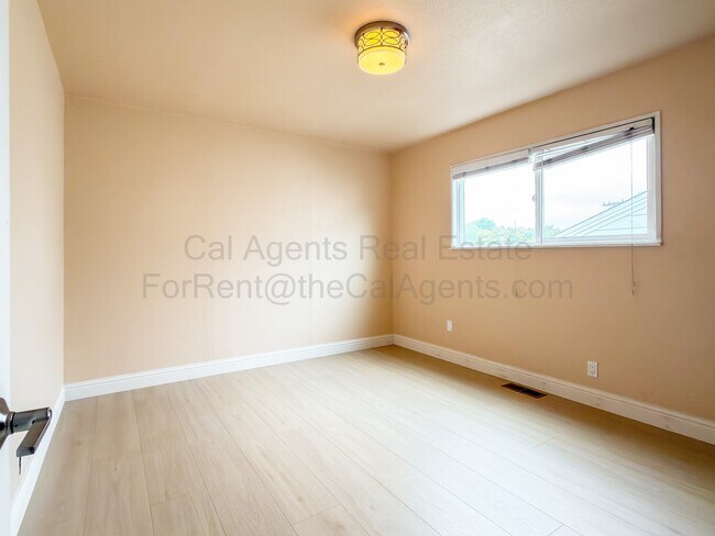 Building Photo - 23940 Carmelita Dr