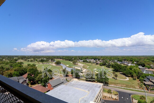 Building Photo - 825 Bayshore Dr