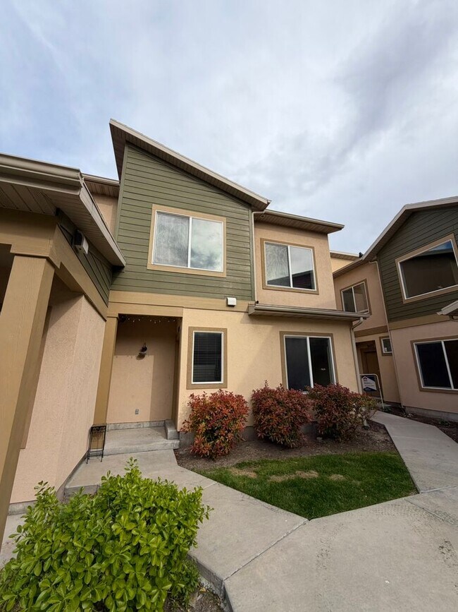Building Photo - 3 Bed/2 Bathroom house in South Jordan