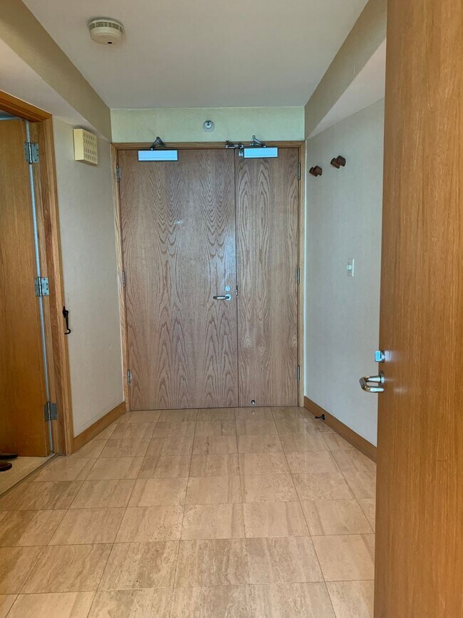 Building Photo - Luxury Unfurnished 2BR/2BA at Nauru Tower (Ala Moana/Kakaako)