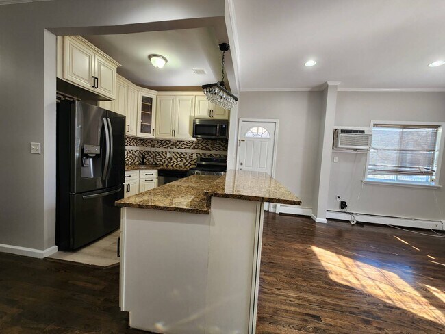 Building Photo - 176-31 130th Ave