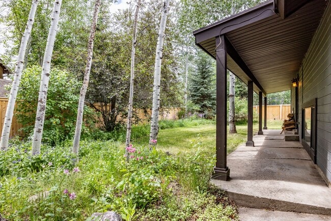 Building Photo - Tranquil Park Meadows Escape with Large Pr...
