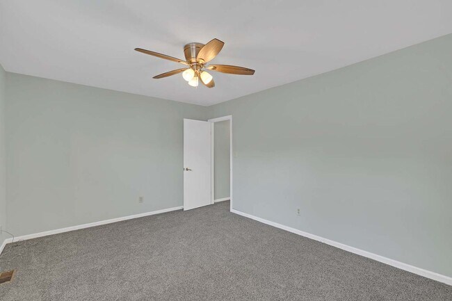 Building Photo - 119 Barfleur Pl